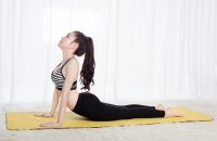 Cách giảm cân nhanh tại nhà - tư thế rắn hổ mang