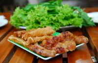 Những cuốn nem vàng ruộm, thơm ngon
