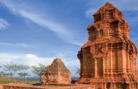 Vẻ cổ kính của tháp Posanư