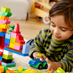 Do choi Lego phat trien he van dong 150x150 - Những lý do nên mua đồ chơi cho bé, mẹ cần biết