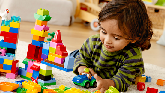 Do choi Lego phat trien he van dong 550x310 - Tác dụng của đồ chơi Lego đối với trẻ