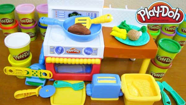 Nha bep tien dung Play Doh 600x338 - 4 bộ đồ chơi nấu ăn thương hiệu Play-Doh tốt nhất cho bé gái