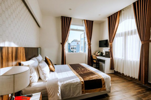 phong nghi khach san minh chien da lat 600x401 - Top 10 khách sạn 3 sao giá tốt ở Đà Lạt