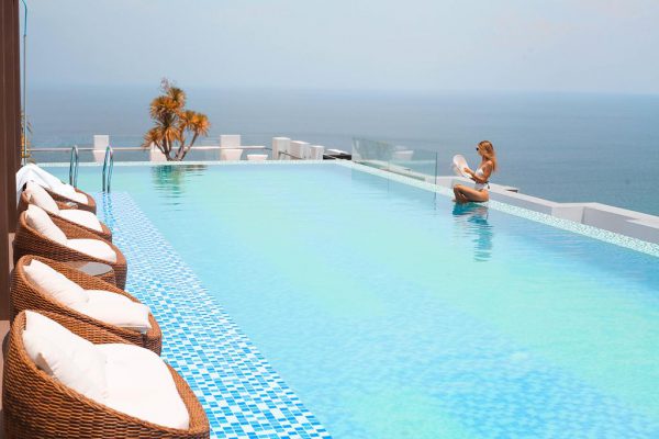 ho boi san thuong view bien o HAIAN Beach Hotel Spa Khach san da nang lang man 600x400 - Top 10 khách sạn Đà Nẵng lãng mạn cho các cặp đôi