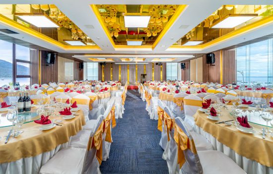 phong hoi nghi khach san Grand Gold Hotel Khach san da nang lang man 550x351 - phong-hoi-nghi-khach-san-Grand-Gold-Hotel-Khach-san-da-nang-lang-man