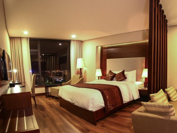 phong khach san am cung sang trong 600x450 - Top 10 khách sạn Đà Nẵng lãng mạn cho các cặp đôi