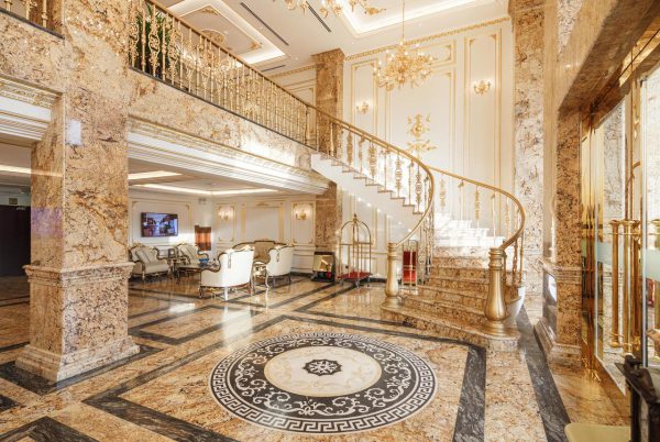 sanh chung monarque hotel Khach san da nang lang man 600x402 - Top 10 khách sạn Đà Nẵng lãng mạn cho các cặp đôi